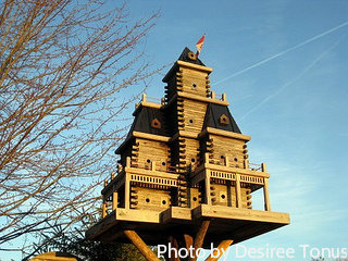 
Custom Birdhouse mansion resort on pole with flag flying, handmade birdhouses, birdhouse resources.