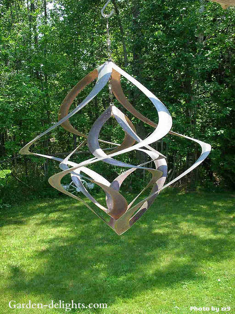  Kinetic wind sculpture incorporates a beautiful use of sculptured metal pieces which spin in opposite directions with the blowing wind.Kinetic wind sculptures, backyard ideas, wind art, metal garden art, metal garden sculptures, ideas, Yard spinners, solar spinners, sculpture rotates, copper wind spinners, hanging wind spinners.