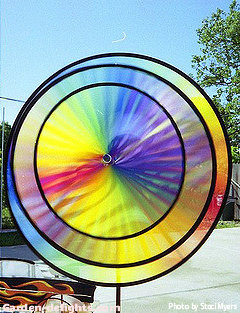 Triple multicolored nylon wind spinner spinning multiple colors, purple, yellow, red, green in garden, wholesale wind spinners.